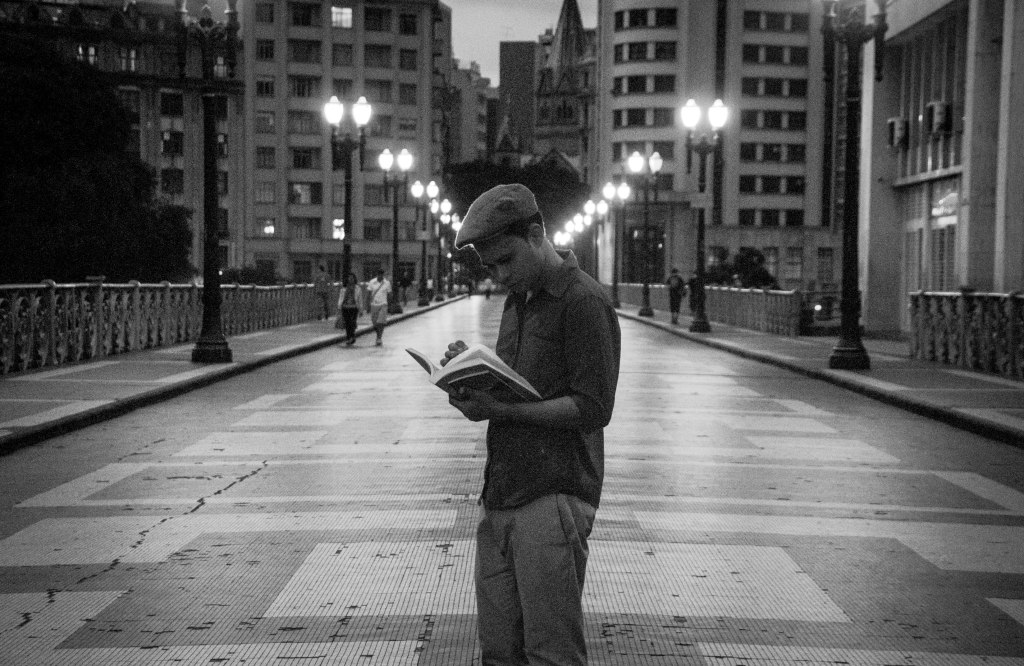 O escritor Rudinei Borges no centro antigo de São Paulo, 2013. Foto | Christiane Forcinito